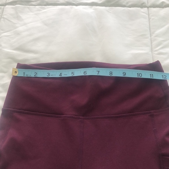 Fabletics Powerhold plum purple leggings with side pockets and side mesh - Picture 2 of 9